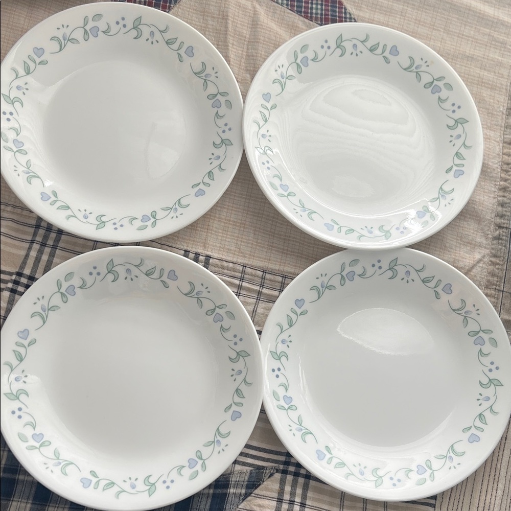 7” Corelle Country Cottage Floral Patterned salad/dessert plates. Like new.